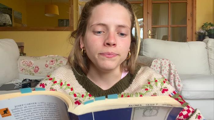#Carnerésmdma: Juliana Canet (1991), estudiant de filologia i instagramer, recita "Desolació", de Josep Carner | 